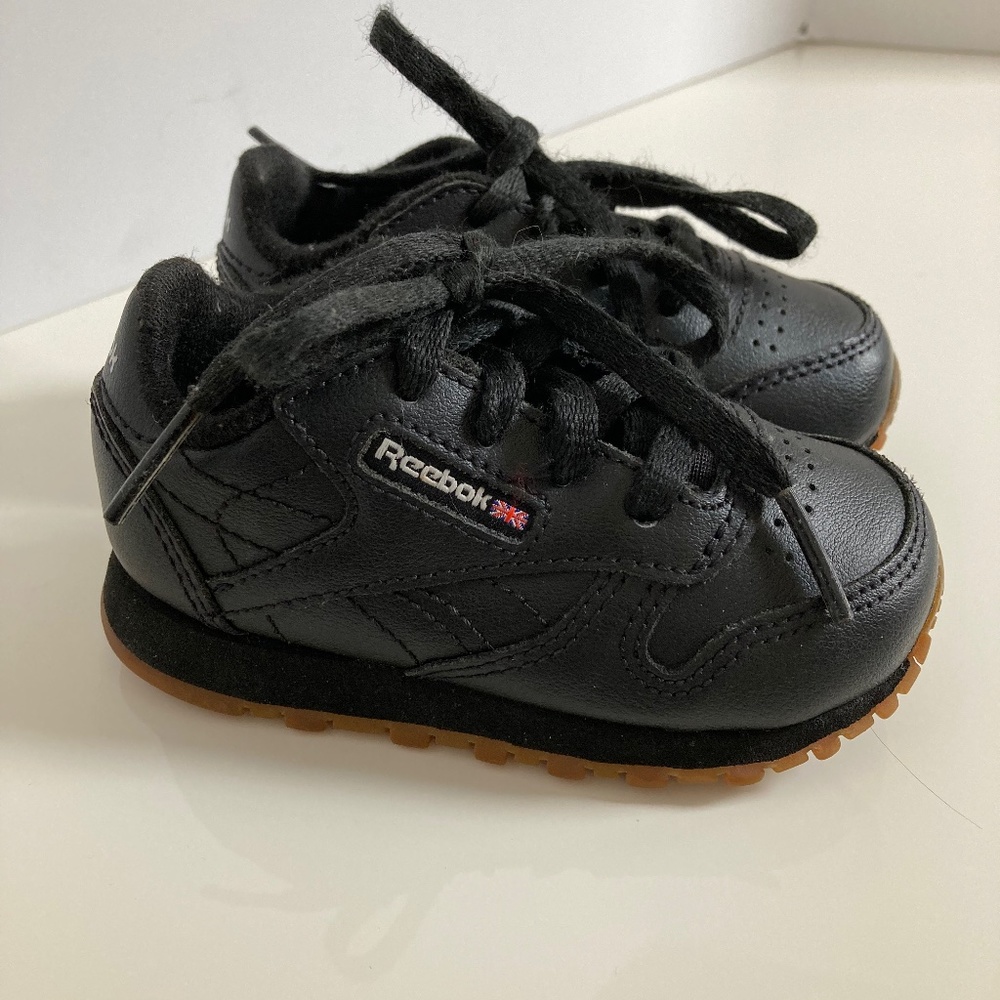 Reebok Classic Black Leather Lace Up Sneaker